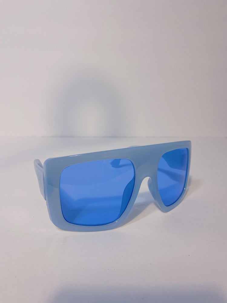 baby blue oversized frame sunglasses with blue lens